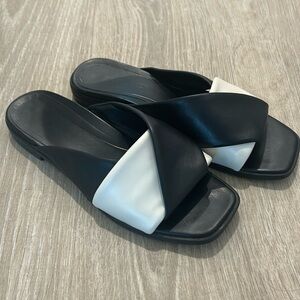 Vionic black and white slide sandals